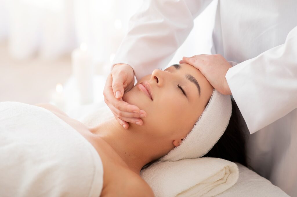 Stanwix Plastic Surgery performing facelift procedure for natural rejuvenation in Richmond, VA
