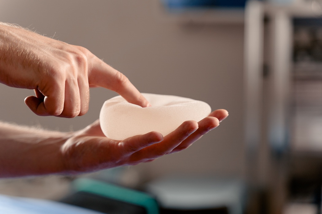 signs of implant complications requiring en bloc removal Stanwix Plastic Surgery Clearwater